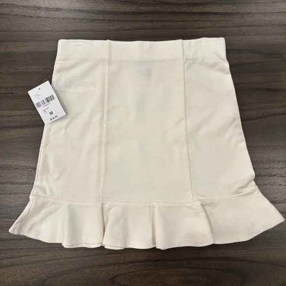 NWT Forever21 white bodycon mini skirt with peplum ruffle trim (M) - Picture 2 of 5